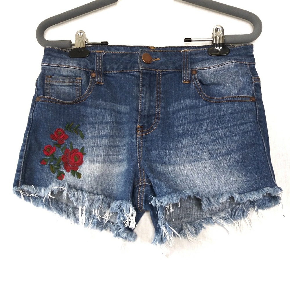 Tinseltown Distressed Shorts w/ flower embroidery